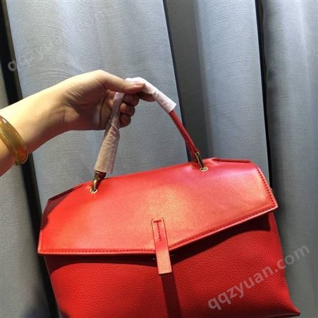 广州定制包包来样贴牌 代理货源时装包 皮具市场