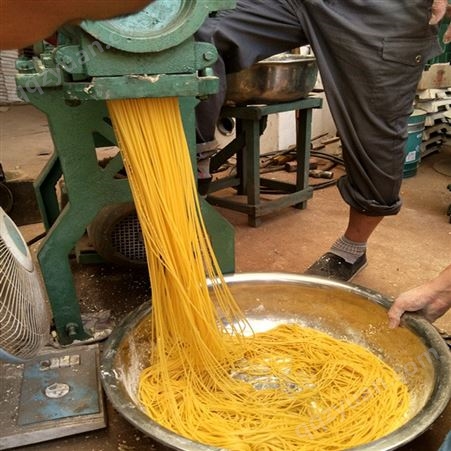 新式米线加工设备 鲜榨米粉机子 多功能生产年糕机器