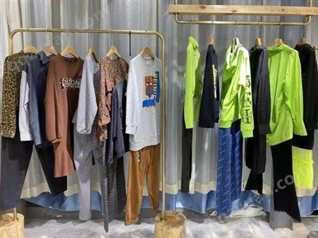 杭州品牌韩版风衣外套 简约时尚 女装走份批发